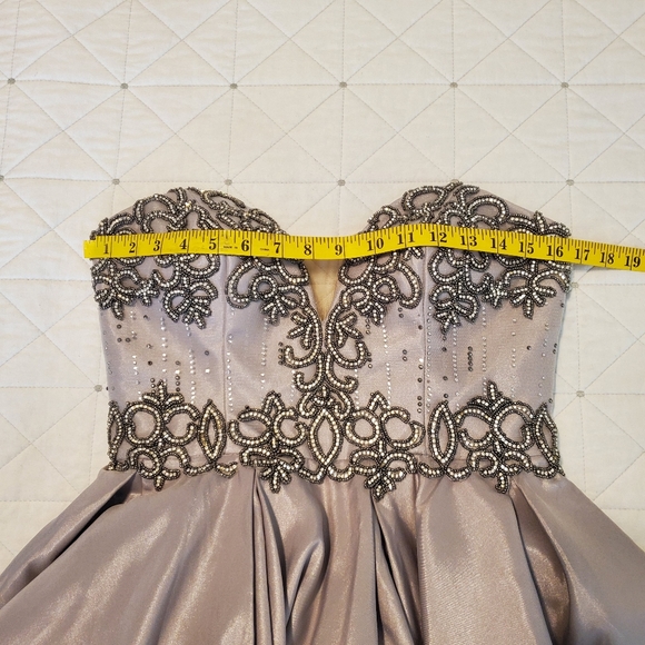 Glamour by TERANI COUTURE HOMECOMING 1622H1156 Size 6. - Picture 9 of 13